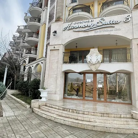 Bratanov Harmony 3 Jungle Apartment Slantschew brjag