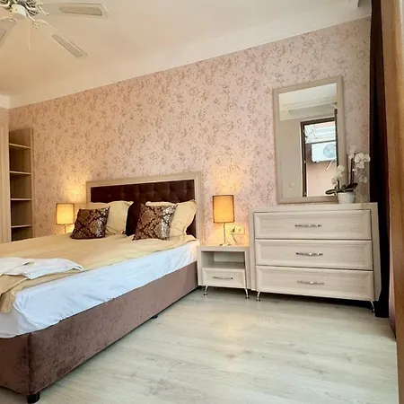 Bratanov Harmony 3 Jungle Apartment *